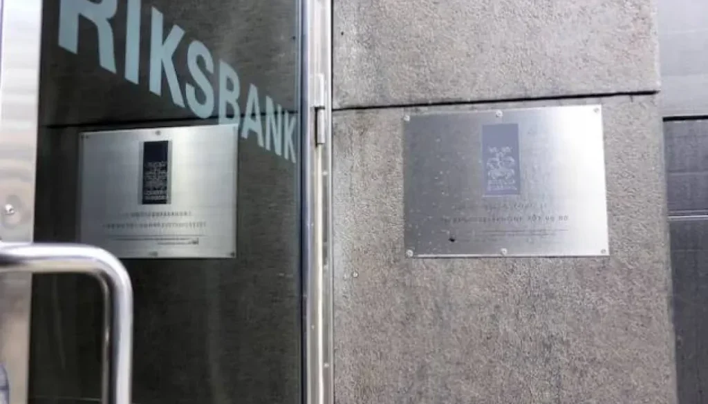 محضر «المركزي السويدي» الركود التضخمي يلوح في الأفق نتيجة الحرب