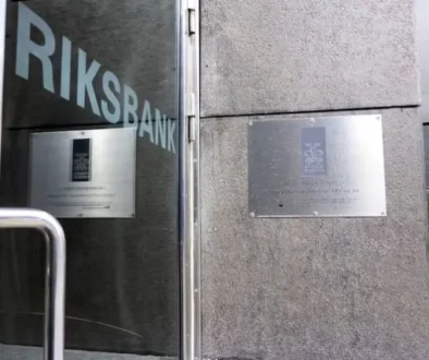 محضر «المركزي السويدي» الركود التضخمي يلوح في الأفق نتيجة الحرب