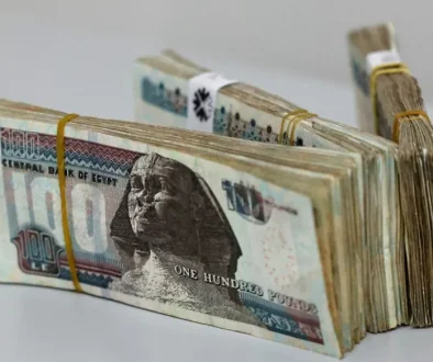 مصر... الحرب تثقل الاقتصاد وتُضعف الجنيه