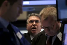 «هدنة الخمسة أيام»... الأسواق العالمية تستعيد توازنها وتعكس مسارها