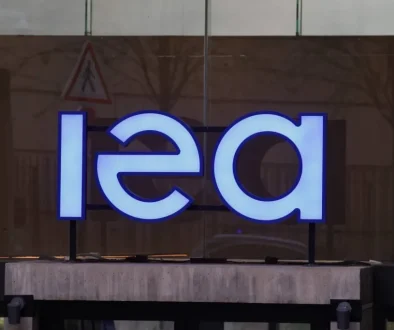 وكالة الطاقة الدولية تعلن تفاصيل السحب من احتياطات النفط