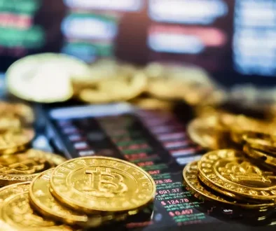 اختراق رقمي يشعل موجة سحب بـ9 مليارات دولار من أكبر منصة إقراض مشفر