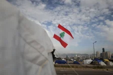 اقتصاد لبنان «يتوغّل» في حال عدم اليقين... والتضخم يستعيد زخم الارتفاع
