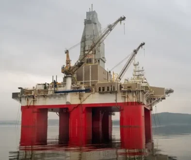 النفط يهبط 14% بعد إعلان ترامب وقف إطلاق النار.. وبرنت أقل من 95 دولاراً