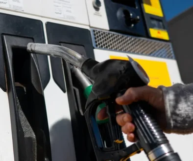 النفط يواصل القفز فوق 110 دولارات مع تصاعد نذر الحرب في المنطقة