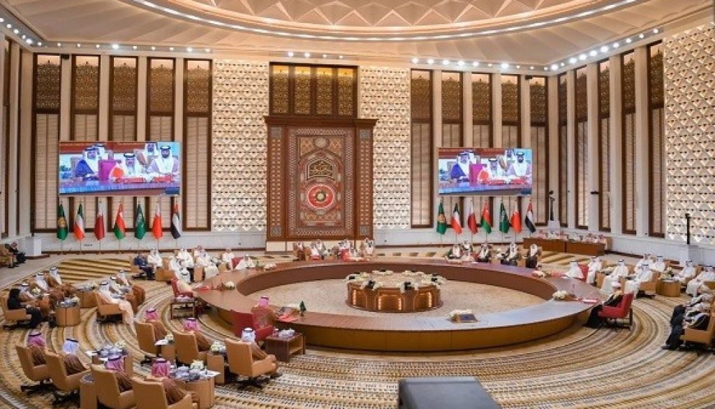 دول الخليج قادرة على تفادي الآثار الاقتصادية و صمودها يعتمد على طول مدة الحرب