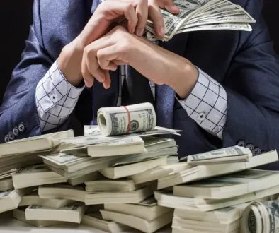 10 مليارديرات يسيطرون على 2.9 تريليون دولار.. هل يحتفظون بثرواتهم نقداً؟