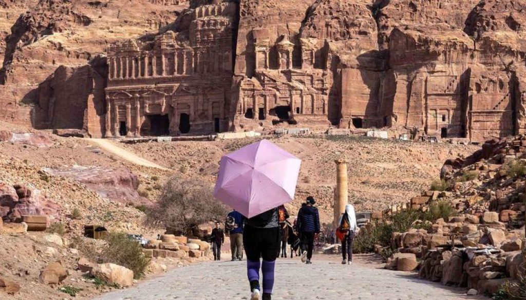 الدخل السياحي يسجل 2.17 مليار دولار رغم التحديات الإقليمية
