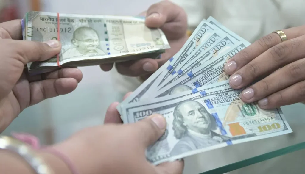 الدولار يستقر بعد تراجع حدة التوترات الجيوسياسية في الشرق الأوسط