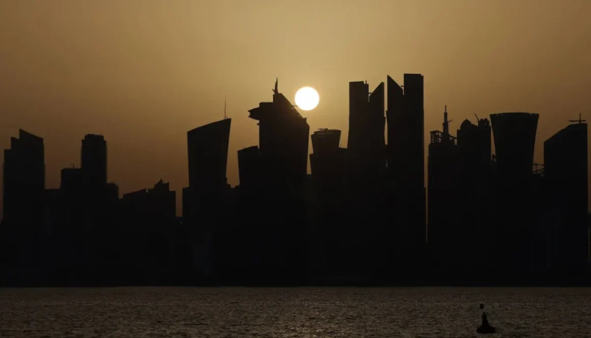 عجز موازنة قطر يقفز إلى 2.7 مليار دولار بضغط الحرب