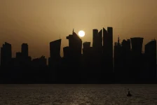 عجز موازنة قطر يقفز إلى 2.7 مليار دولار بضغط الحرب