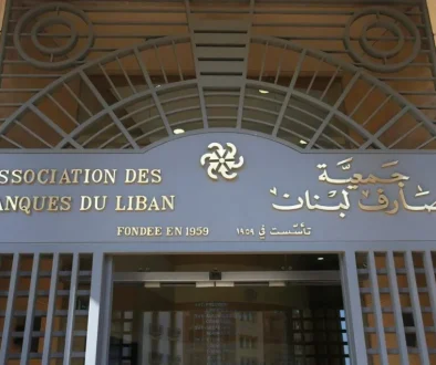 لا انقطاع بصرف الحصص الدولارية للمودعين في بنوك لبنان