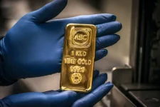 الذهب يهبط إلى 4187 دولاراً مع اشتعال جبهة واشنطن وطهران وقوة الدولار
