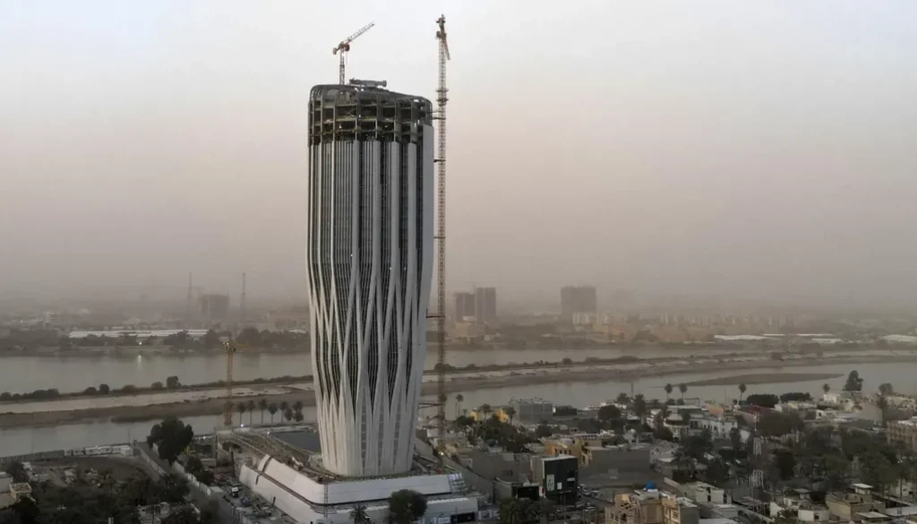 العراق.. محافظ البنك المركزي الجديد أمام تحديات استقرار الدينار وضبط السوق المالية