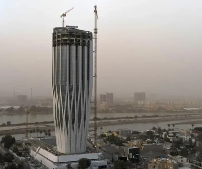 العراق.. محافظ البنك المركزي الجديد أمام تحديات استقرار الدينار وضبط السوق المالية