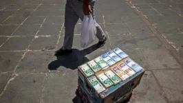 من المارك المنهار إلى الريال الإيراني المتآكل.. كيف تروي العملات قصة الحروب؟