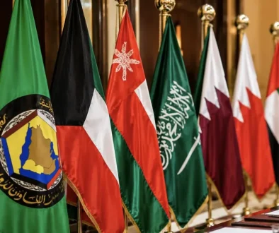 «الخليج» يواجه أثر تثبيت الفائدة الأميركية بدعم النفط وقوة المالية العامة