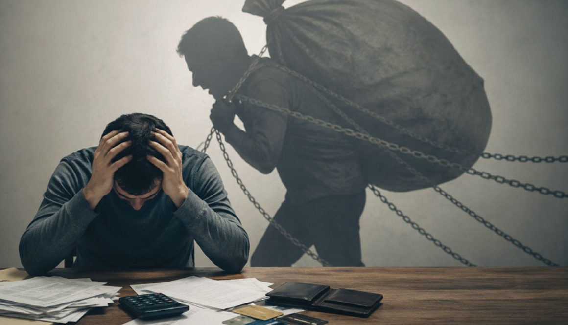 الديون الخفية.. نزيف مالي صامت لميزانية الأسرة