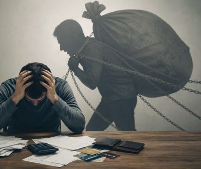 الديون الخفية.. نزيف مالي صامت لميزانية الأسرة