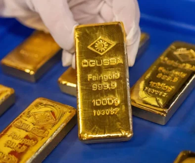 الذهب يرتفع مع انحسار صعود النفط بفعل آمال الدبلوماسية بين واشنطن وطهران