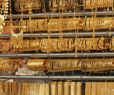 الذهب يستقر مع ترقب قرار الفدرالي بشأن معدلات الفائدة