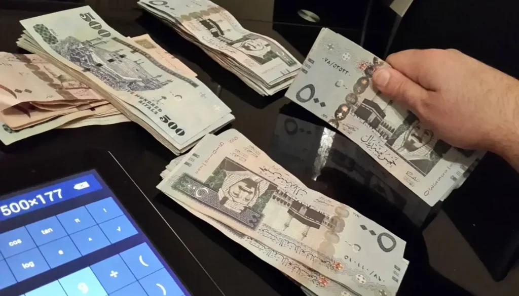 السعودية تعيد تنظيم خدمات الاستقطاع والتمويل عبر «اعتماد»