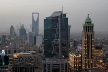 «ستاندرد آند بورز» متانة اقتصادات الخليج تدعم التعافي رغم استمرار الضبابية الجيوسياسية