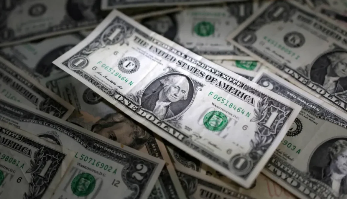 الدولار يستعيد زخمه مع وارش... والين يتجاوز 160 مجدداً وسط مخاوف التدخل