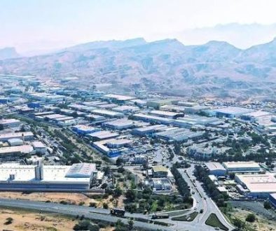 الاقتصاد العماني يواصل النمو بمعدل 3.8% خلال النصف الأول