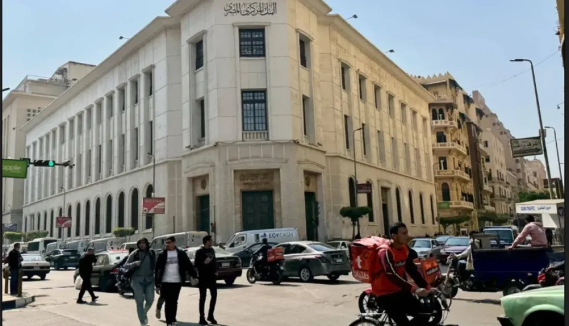 تحويلات المغتربين... ملاذ مصري في مواجهة الصدمات الخارجية