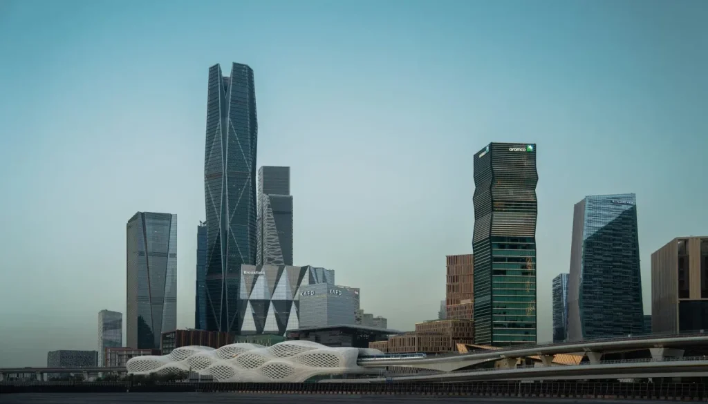 سوق الدين السعودية تتوسع... الحكومة والبنوك والشركات في سباق التمويل