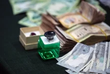 العراق.. خفض قيمة الدينار ترقيع مالي أم تدمير للقوة الشرائية؟