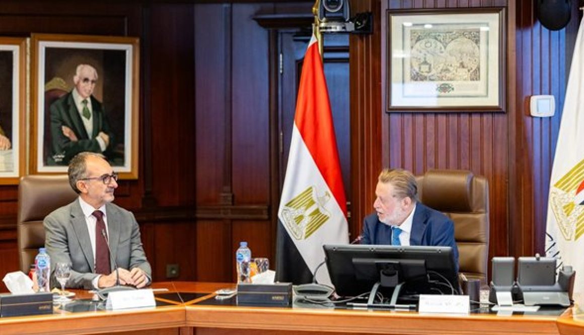 المركزي يبحث مع مدير مؤسسة التمويل الدولية التعاون المشترك
