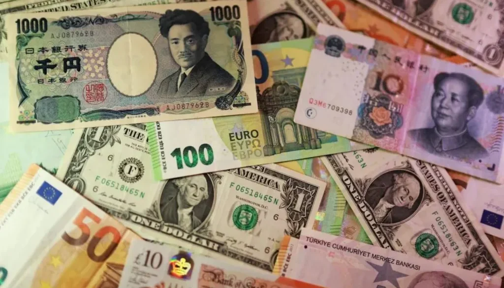اليوان الصيني يسجل أعلى مستوى في 4 سنوات أمام الدولار