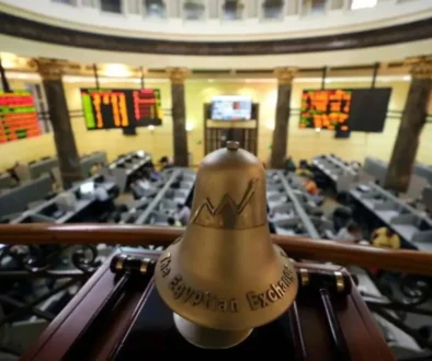 بورصة مصر تهوي 4 %... وتراجع قياسي للجنيه