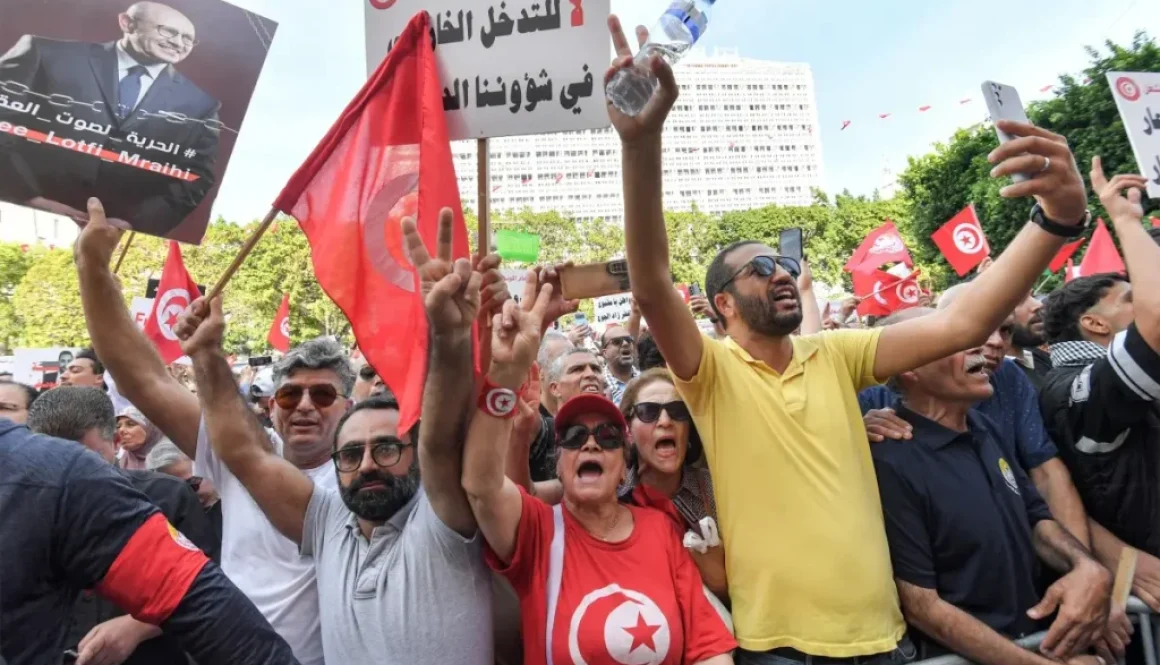 تونس بين اتساع العجز وتصاعد الاحتجاجات.. الحكومة تراهن على أول صكوك سيادية وتمويل البنك المركزي