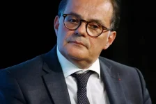 رئيس «بنك فرنسا» باريس لا تحتاج حالياً إلى تدخل «المركزي الأوروبي»