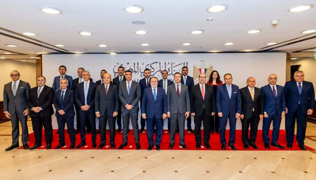 محافظ البنك المركزي ووزير الصناعة يطلقان صندوق إعادة هيكلة المصانع المتعثرة برأسمال مليار جنيه